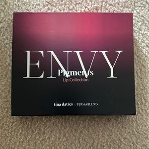 Tina Davies Envy Pigments